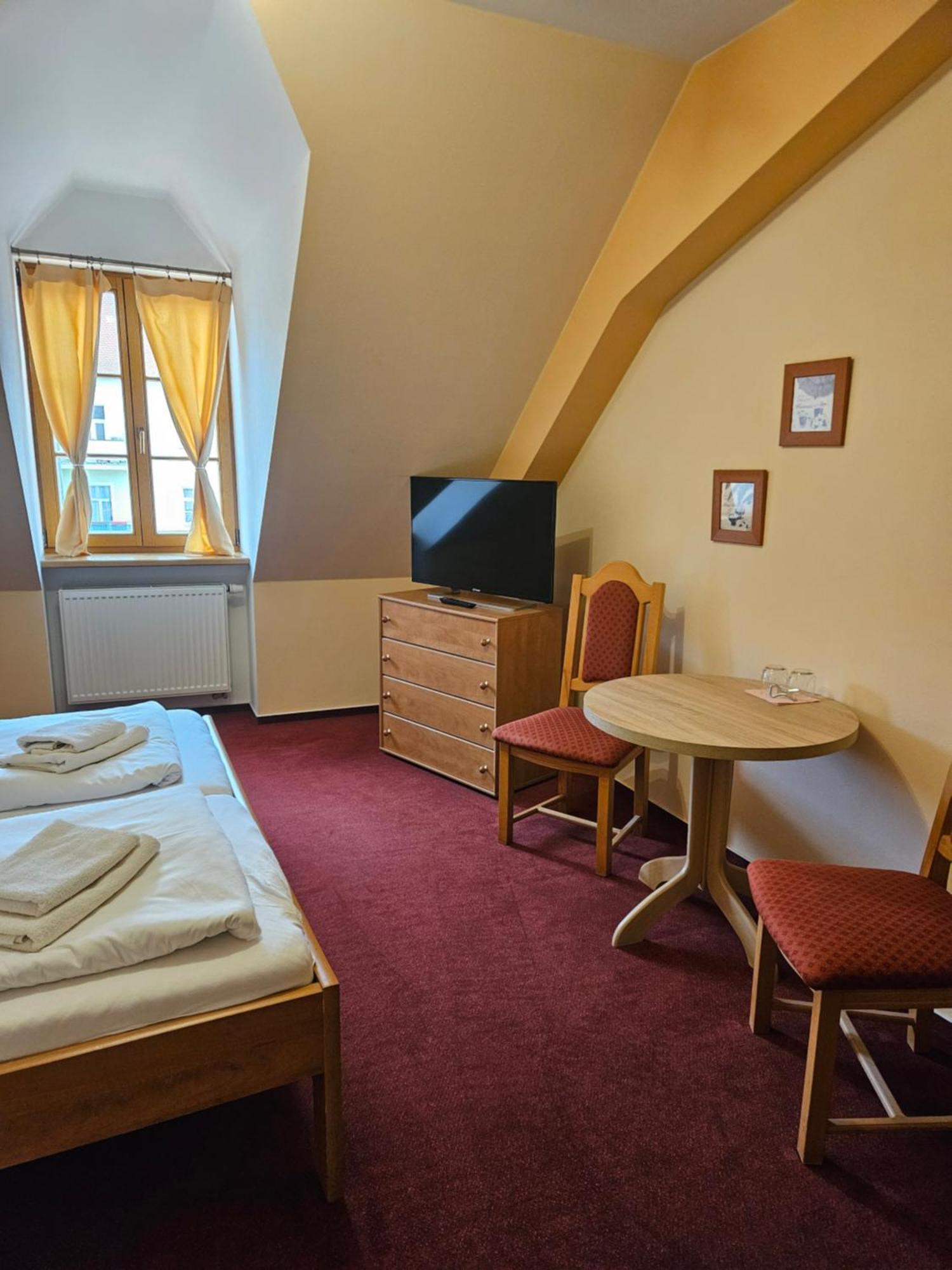 Hotel Barbarossa Cheb Eksteriør billede