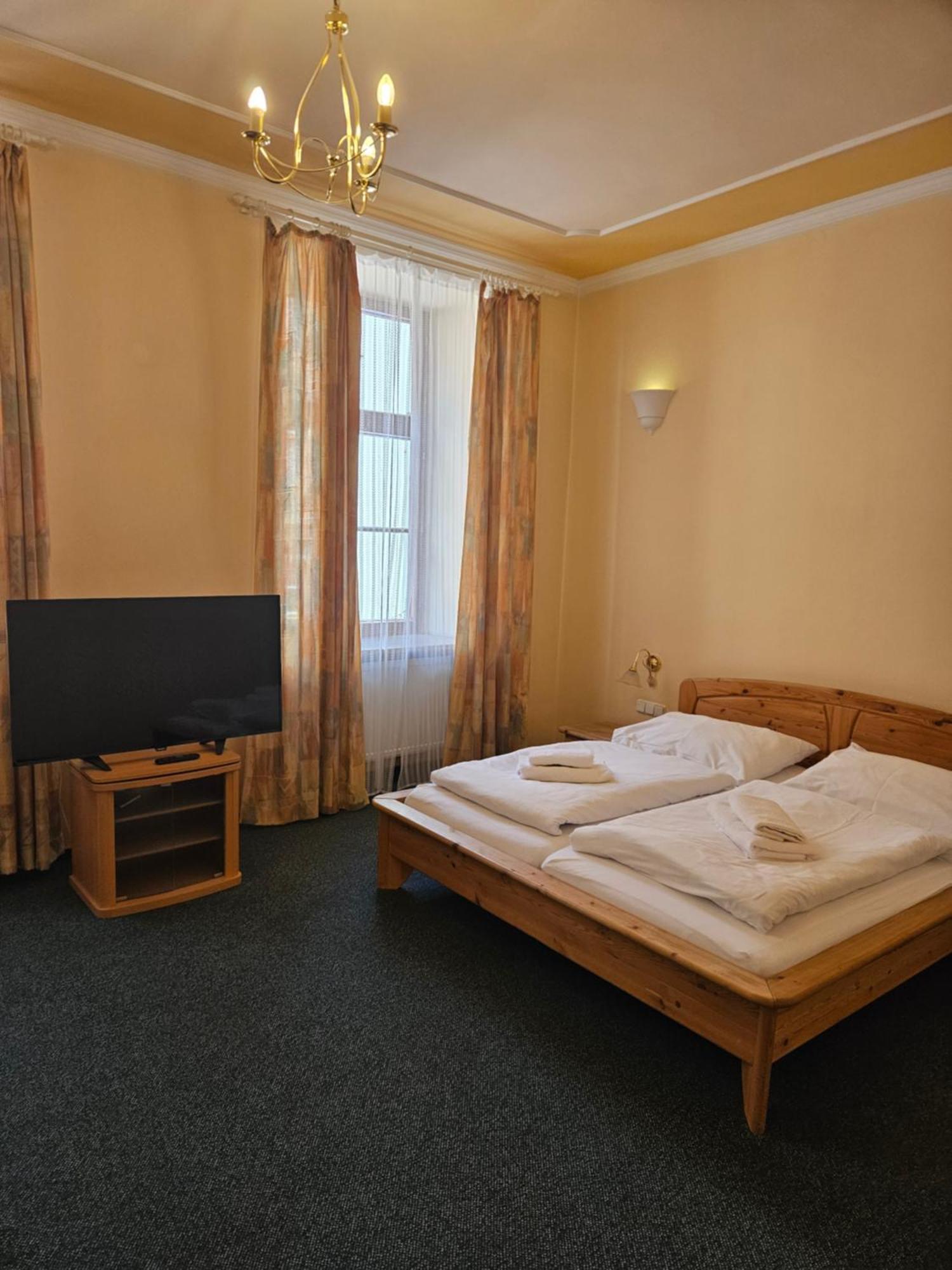 Hotel Barbarossa Cheb Eksteriør billede