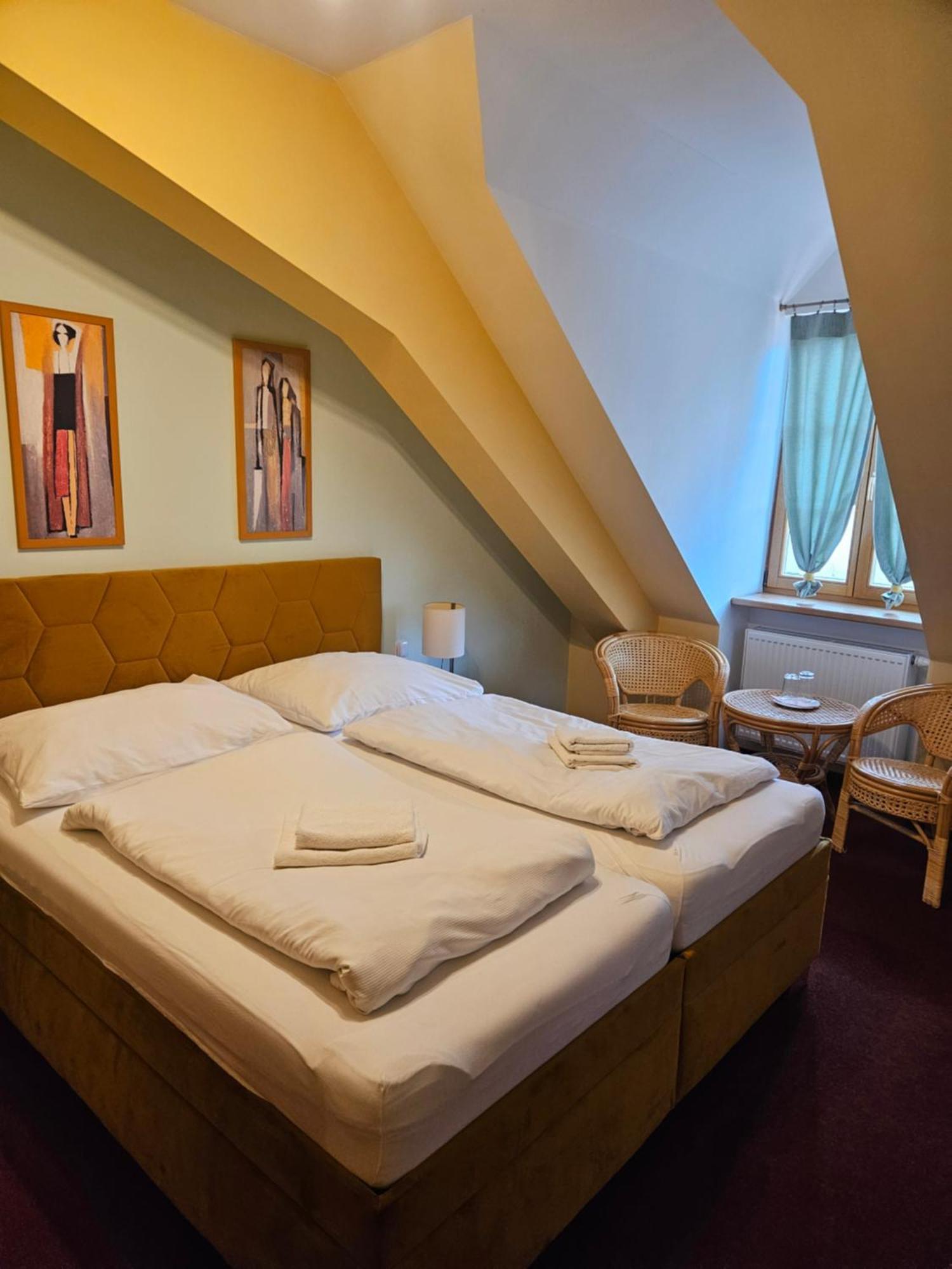 Hotel Barbarossa Cheb Eksteriør billede