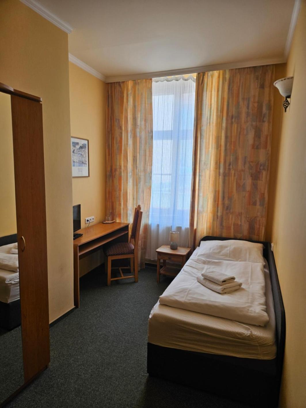 Hotel Barbarossa Cheb Eksteriør billede